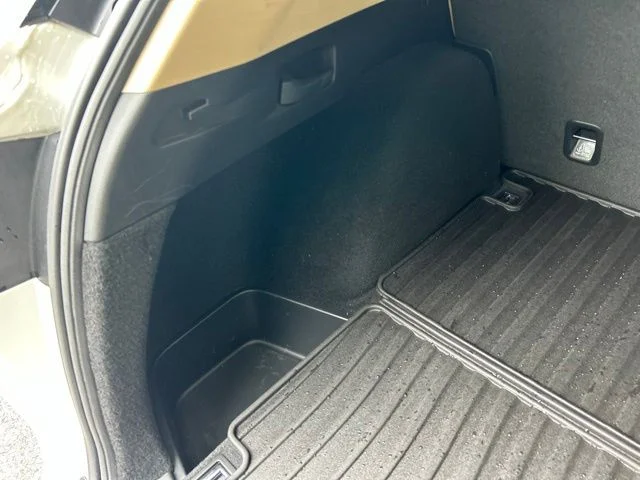 Used 2021  Acura Base image 36