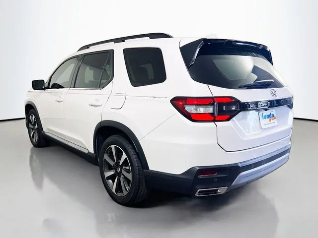 Certified Used 2025 Platinum White Pearl Honda 2WD Touring image 7