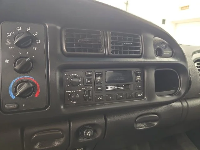 Used 2002  Dodge ST image 15