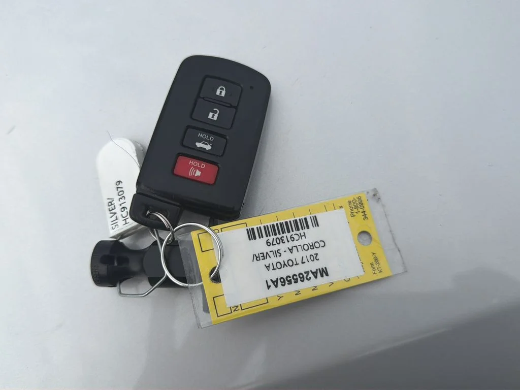 Used 2017 Silver Toyota XLE image 11