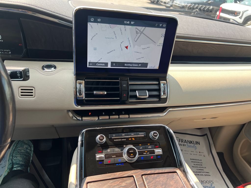 Used 2020 Black Lincoln Reserve image 21