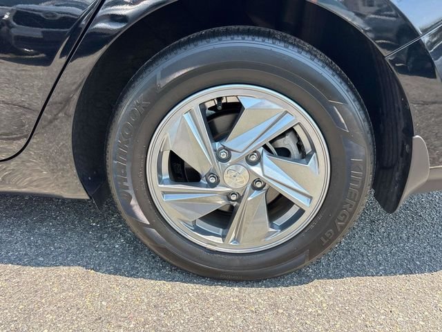 Certified Used 2024 Abyss Black Hyundai SE image 31
