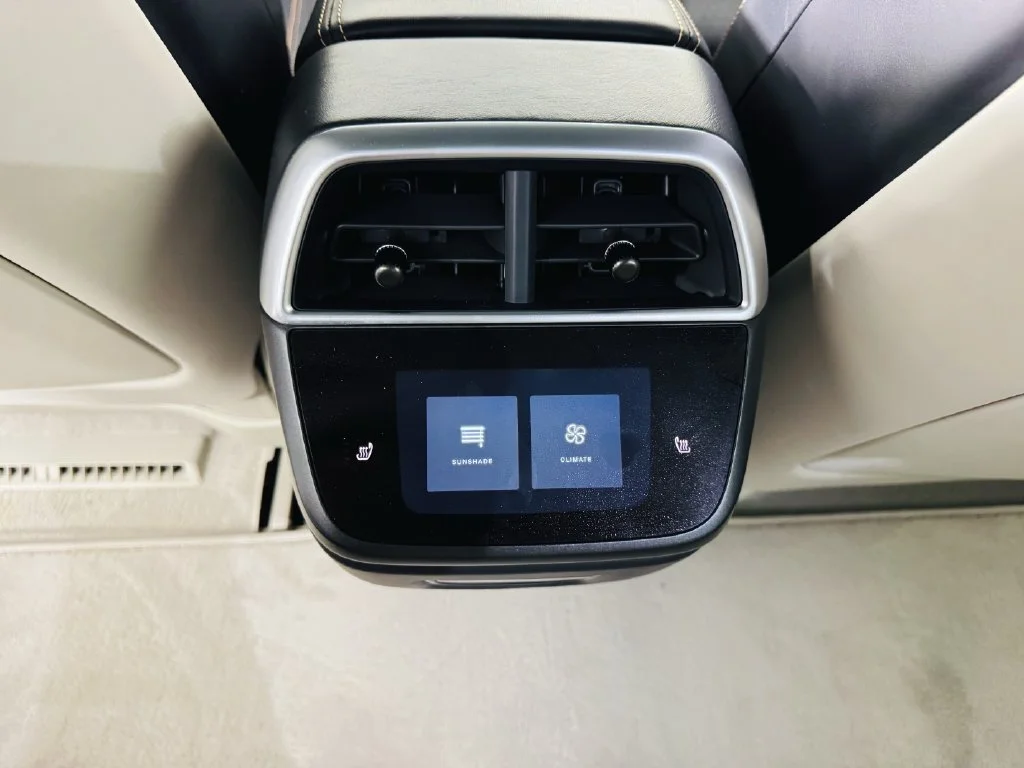 Used 2022 Black Lucid Grand Touring image 23