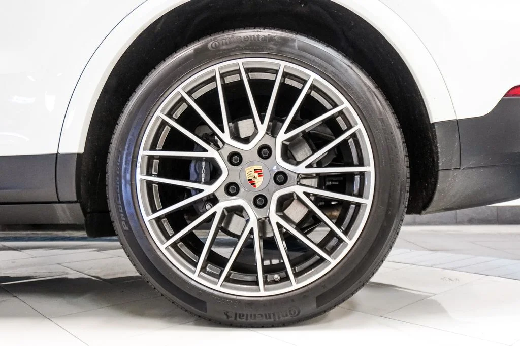 Used 2023 White Porsche Base image 43