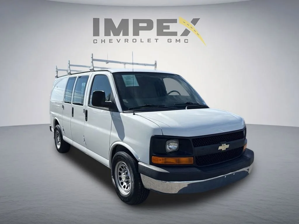 Used 2011 SUMMIT WHITE Chevrolet  image 7