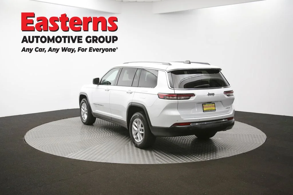 Used 2023 White Jeep Laredo image 37