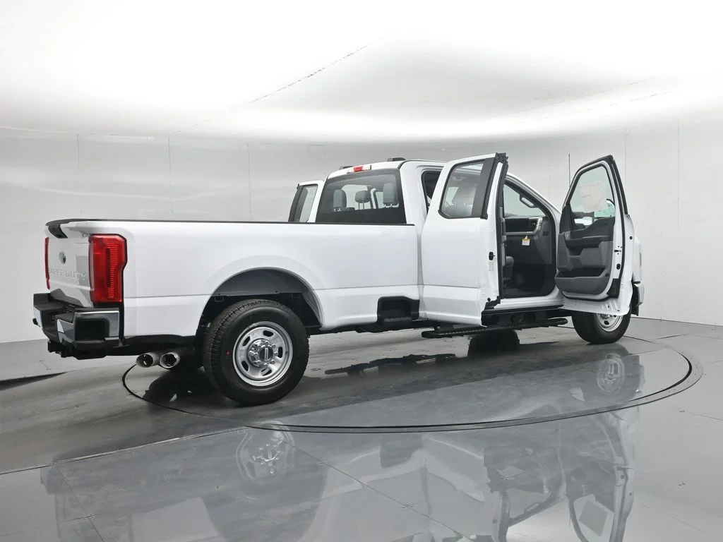 New 2026 Oxford White Ford XL image 5