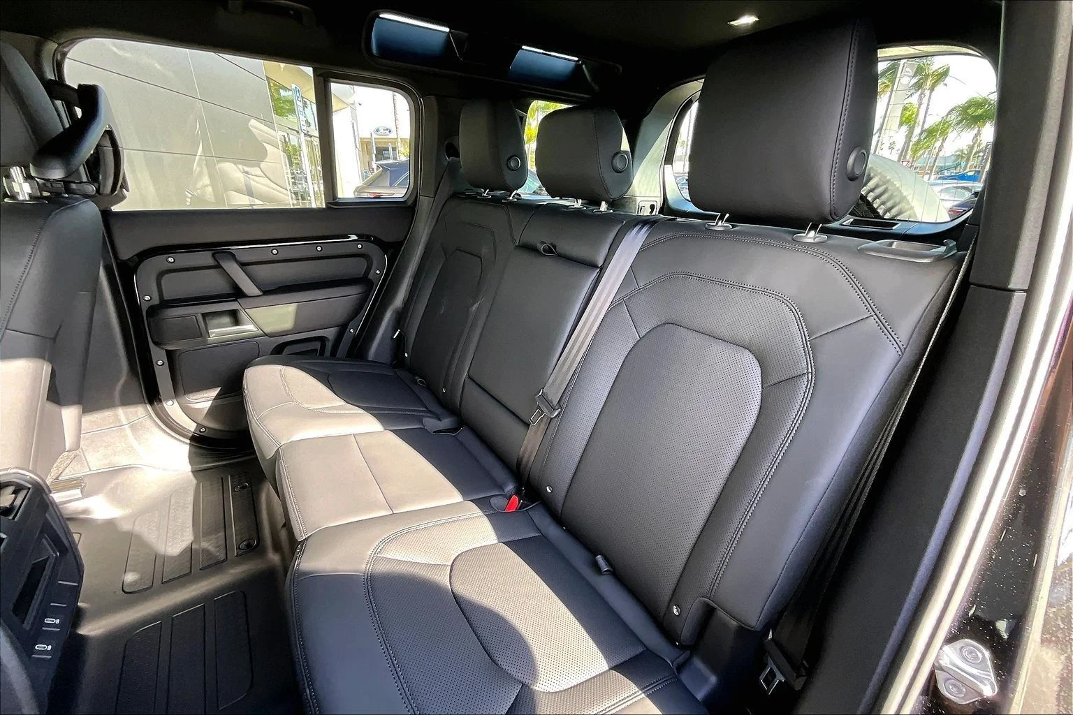 New 2026 Santorini Black Land Rover S image 10