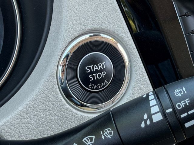 Used 2022 White Nissan SL image 22