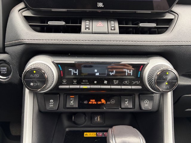 Used 2025  Toyota XLE Premium image 17