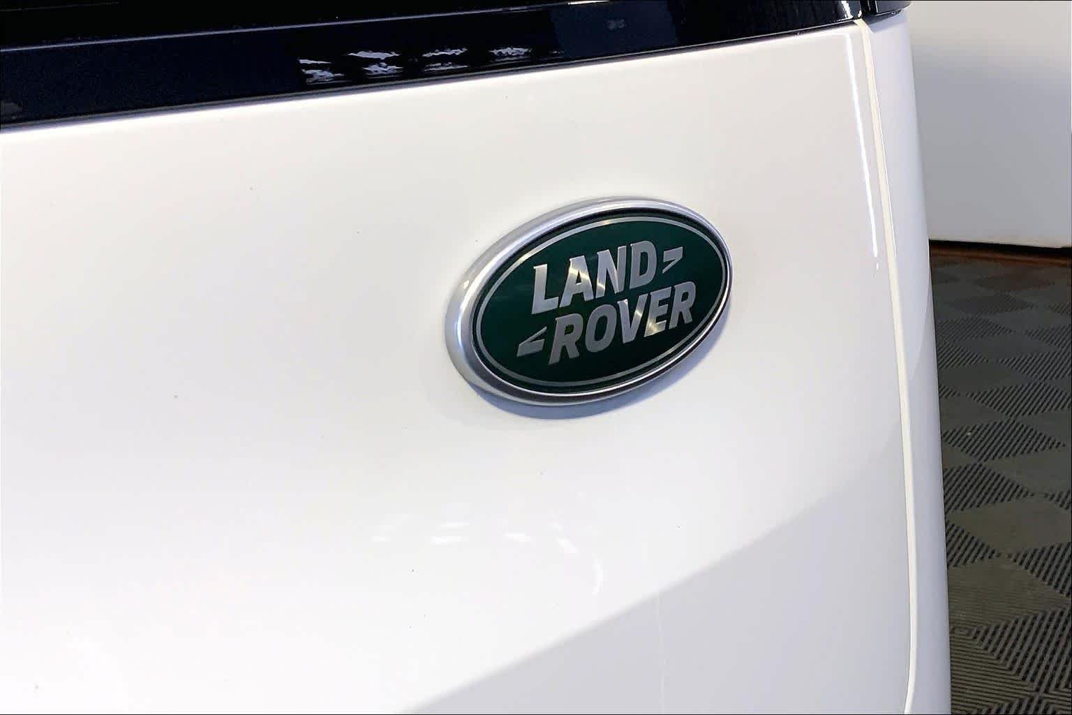 Used 2023 Fuji White Land Rover SE image 33