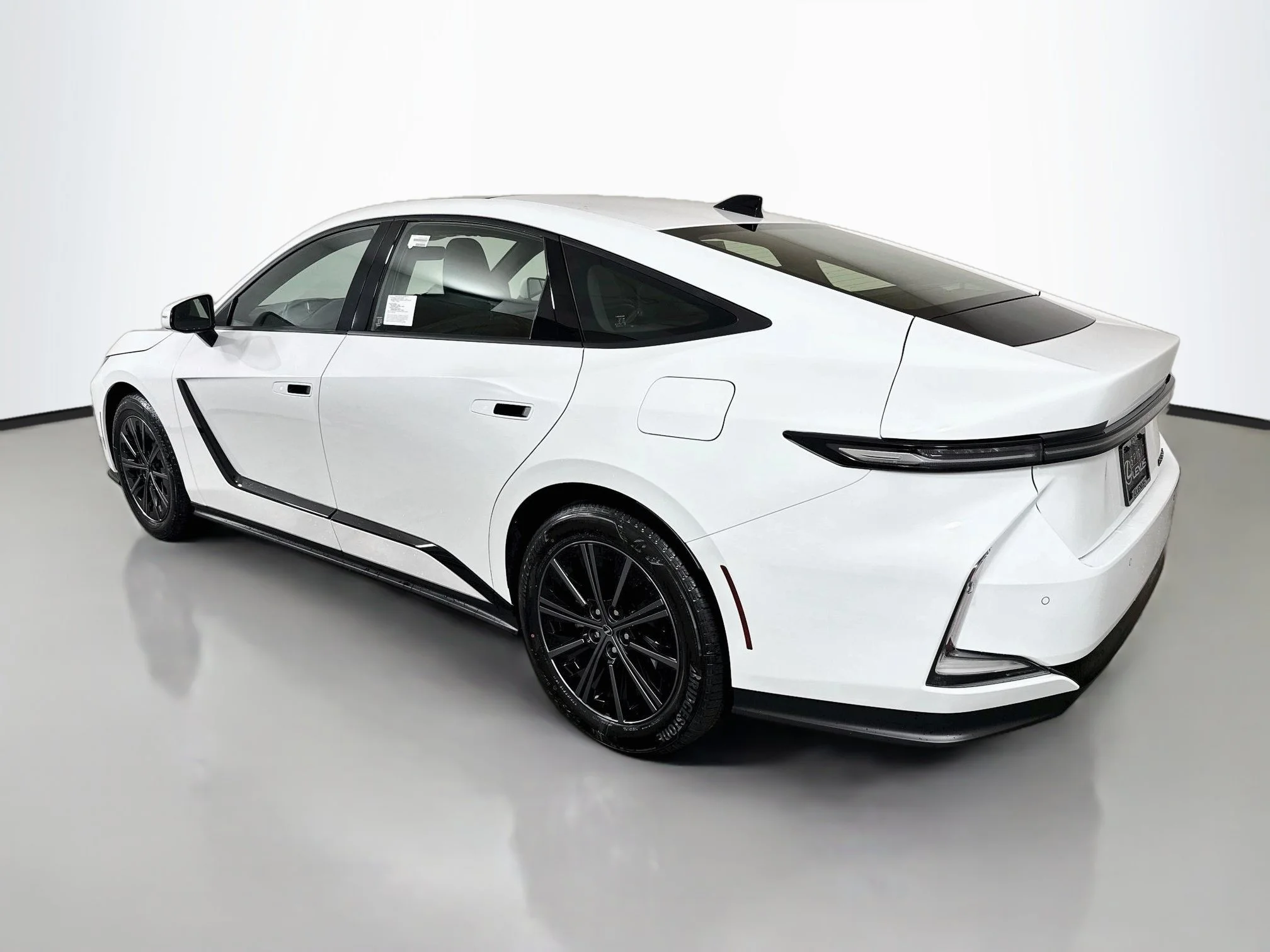 New 2026 Ultra White Lexus ES 350h PREMIUM image 5
