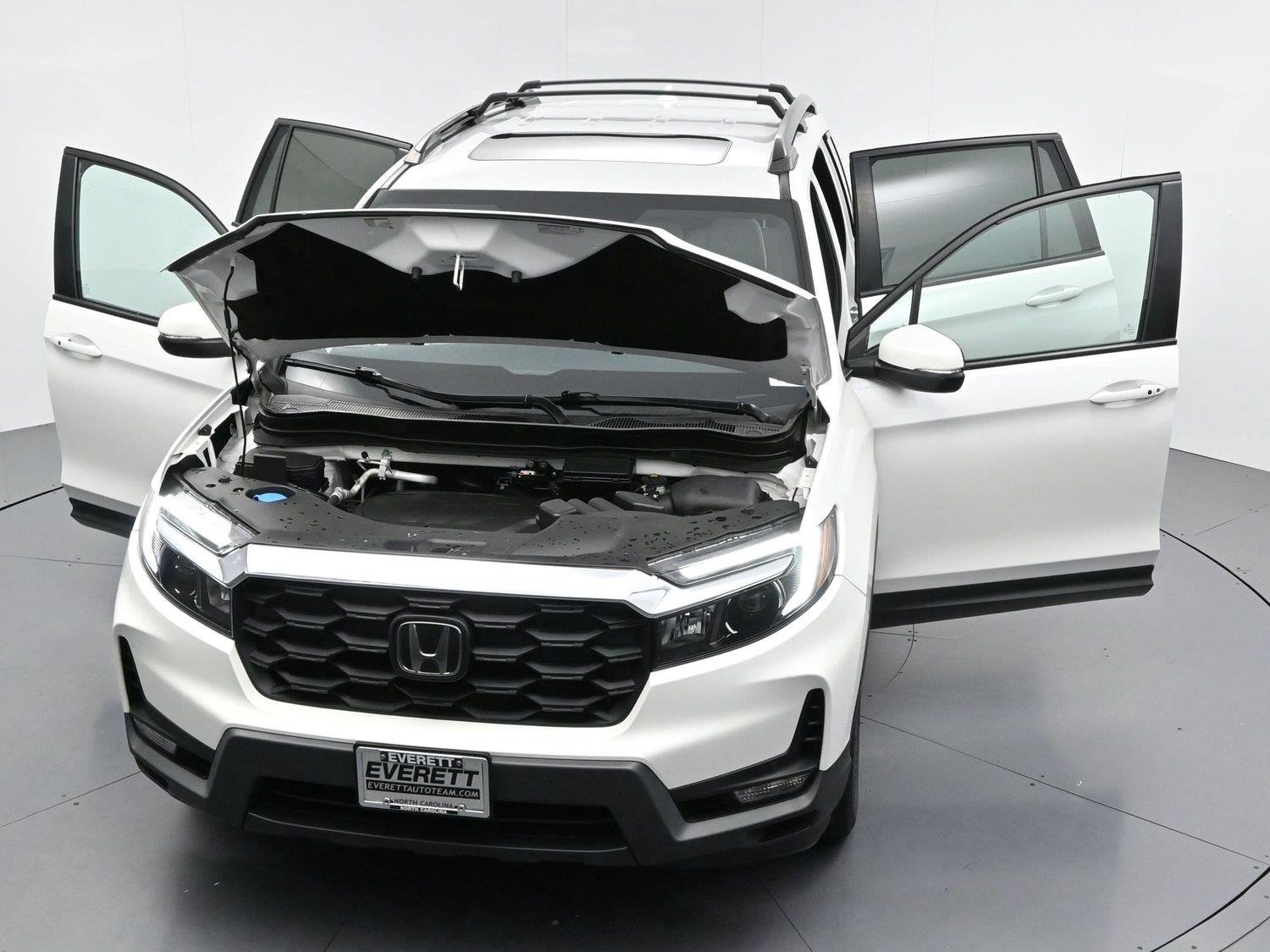 Used 2023 Platinum White Pearl Honda EX-L image 40