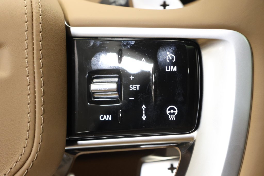 New 2027 Belgravia Green LAND ROVER SE image 19