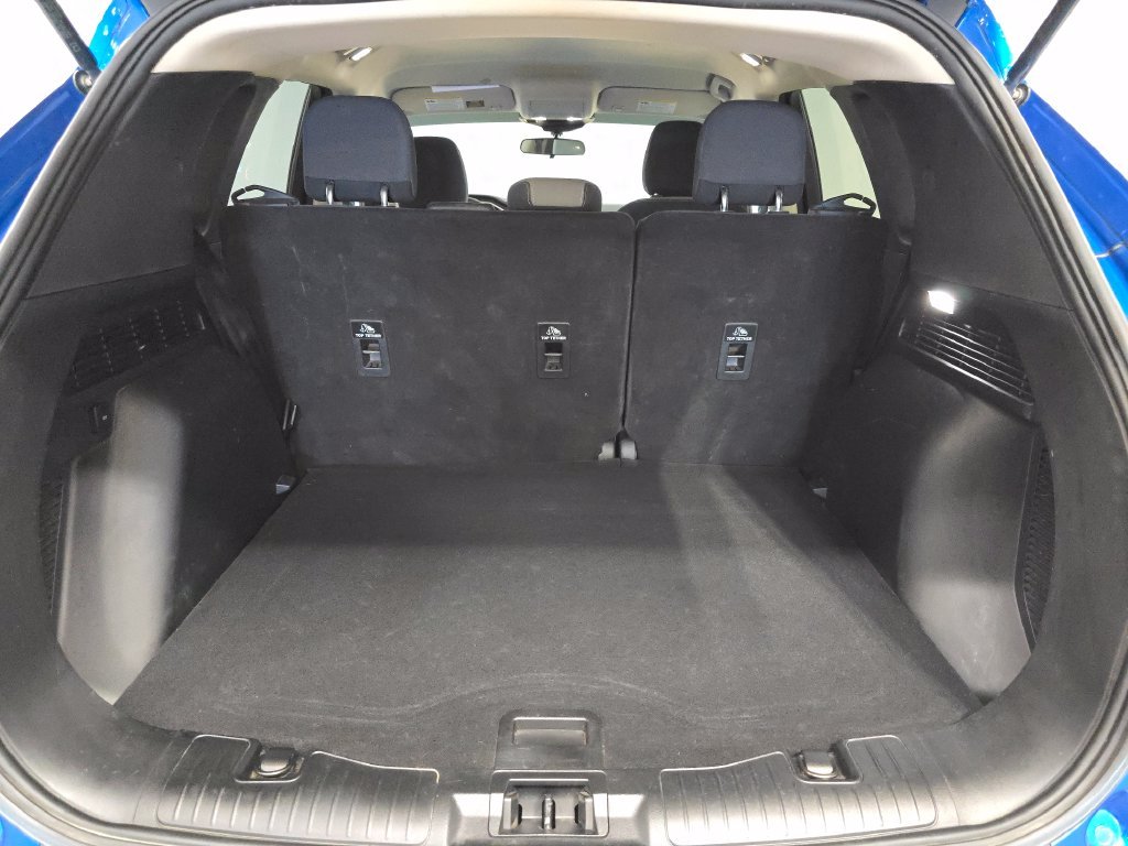 Used 2020 Blue Ford SE image 21