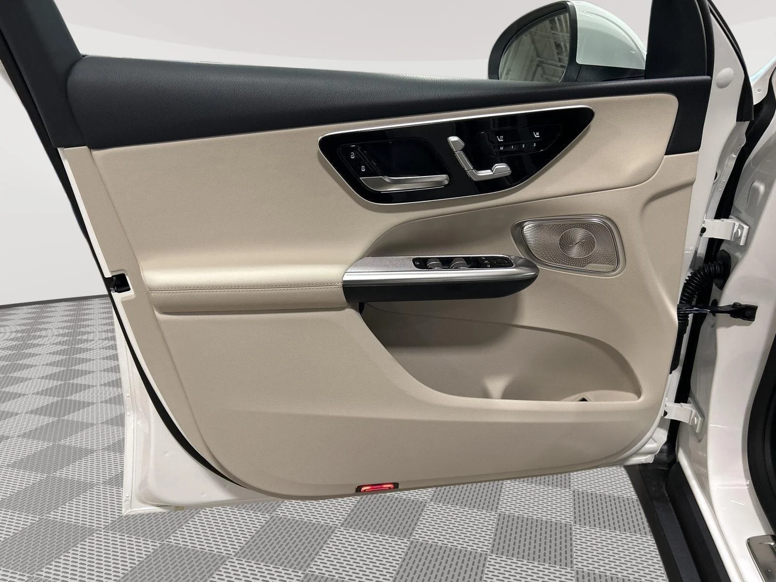 New 2026 Polar White Mercedes-Benz GLC 300 image 11
