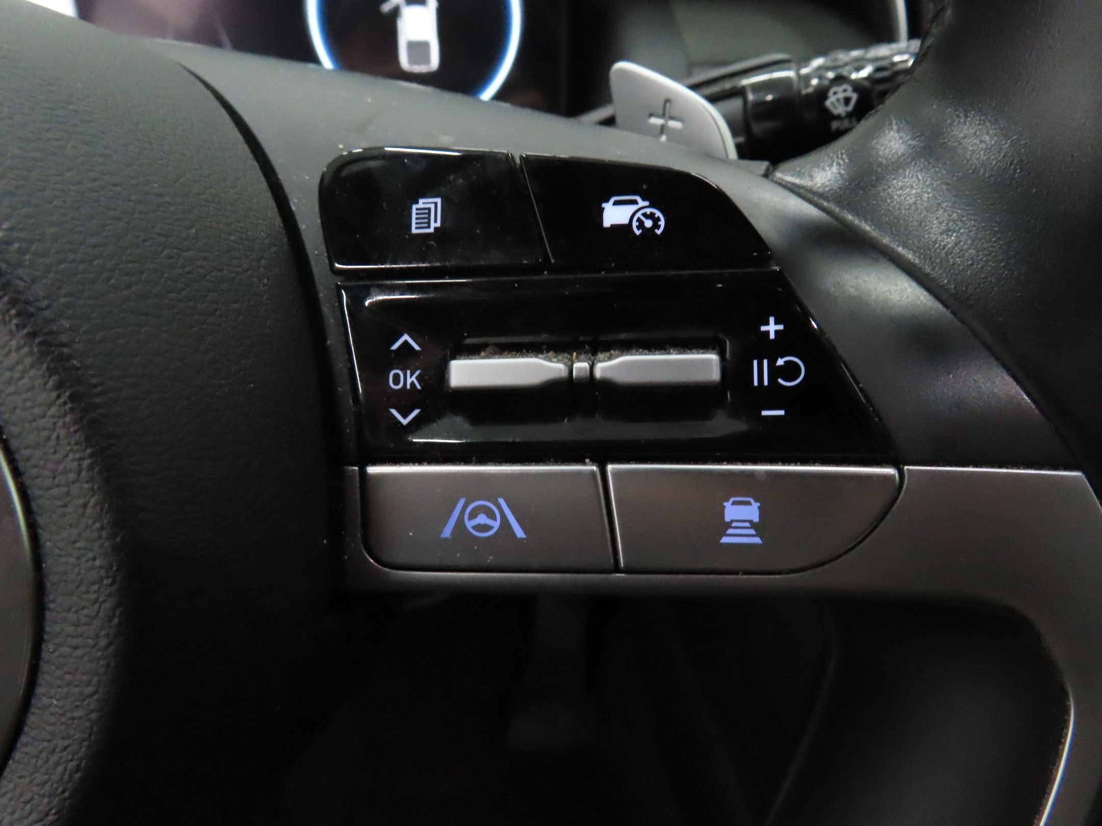 Used 2022 White Hyundai Limited image 14