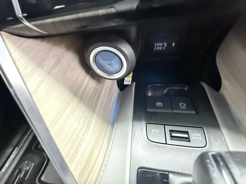 Used 2021  Toyota Limited Sport Utility 4D image 14