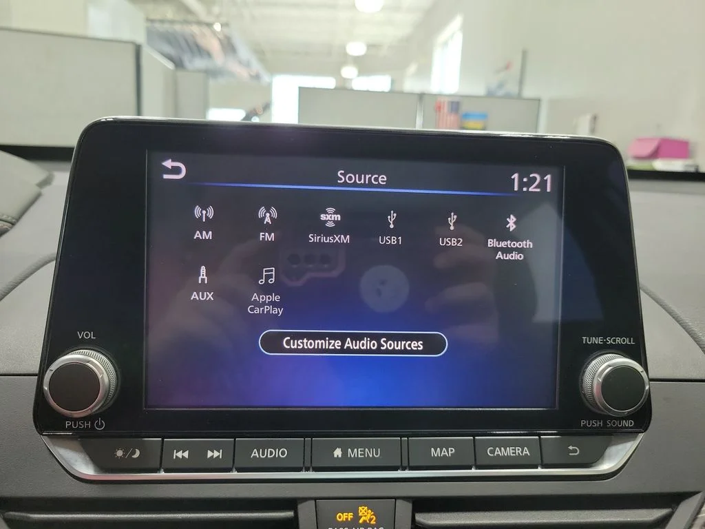 Used 2020 Silver Nissan 2.5 SL image 42
