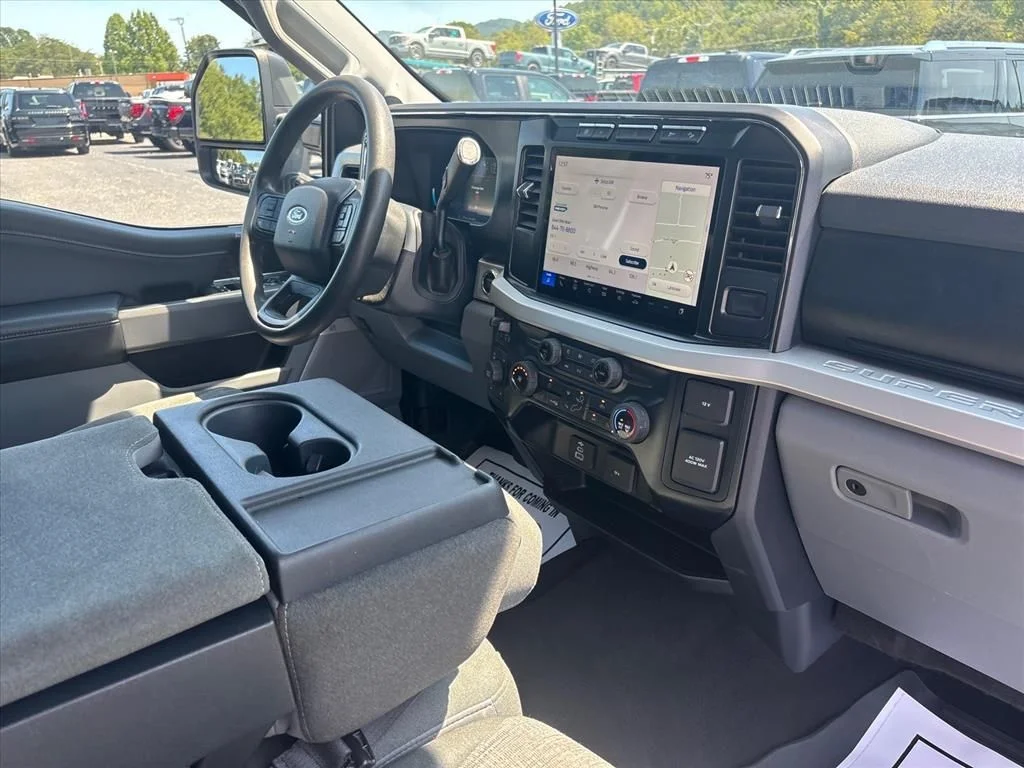 Used 2023 Oxford White Ford XLT image 13