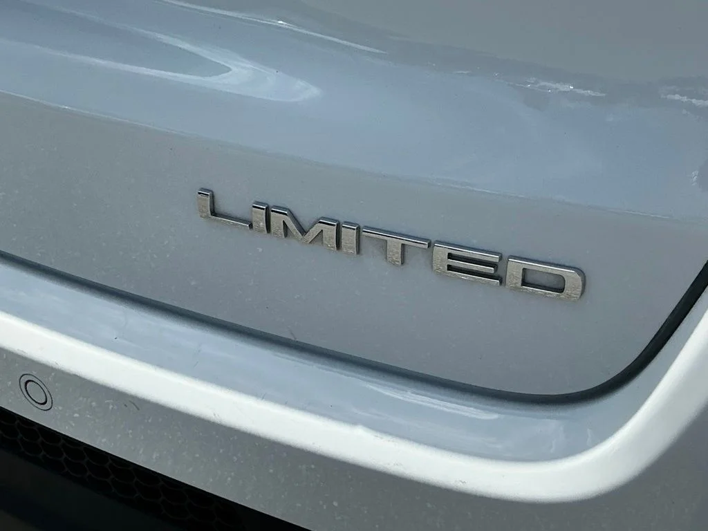 Used 2025 White Jeep Limited image 21