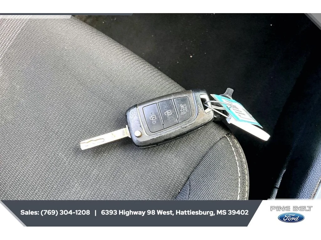 Used 2023 Intense Blue Hyundai SEL image 9