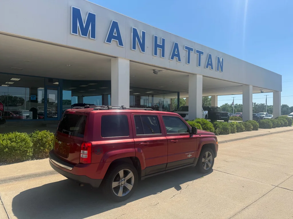 Used 2014 Deep Cherry Red Crystal Pearlcoat Jeep Latitude image 10