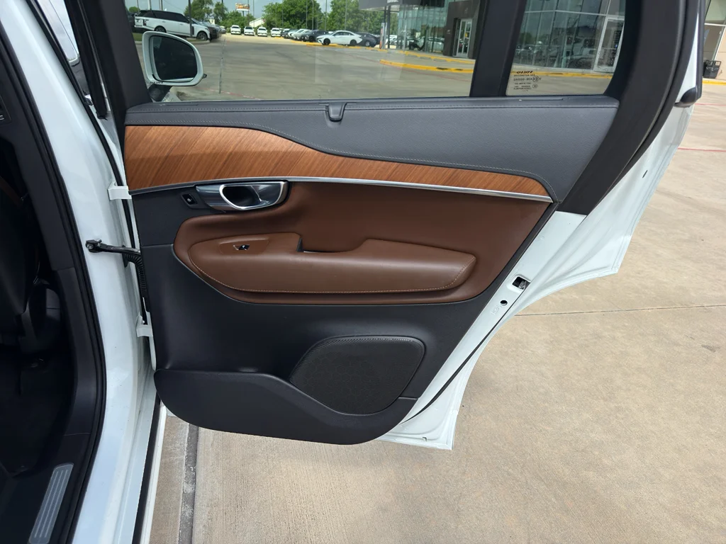 Used 2020 Crystal White Metallic Volvo Inscription image 25