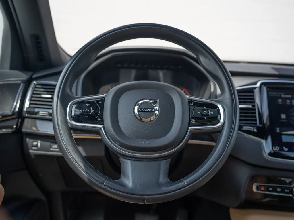 Used 2018 White Volvo T6 Momentum image 23