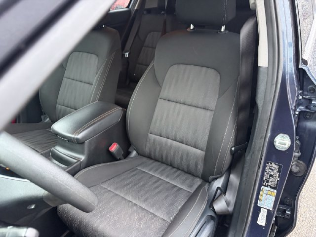 Used 2022 Pacific Blue Kia LX image 17
