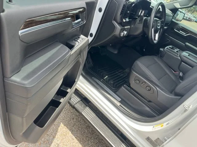 Used 2024 Summit White GMC Elevation image 19