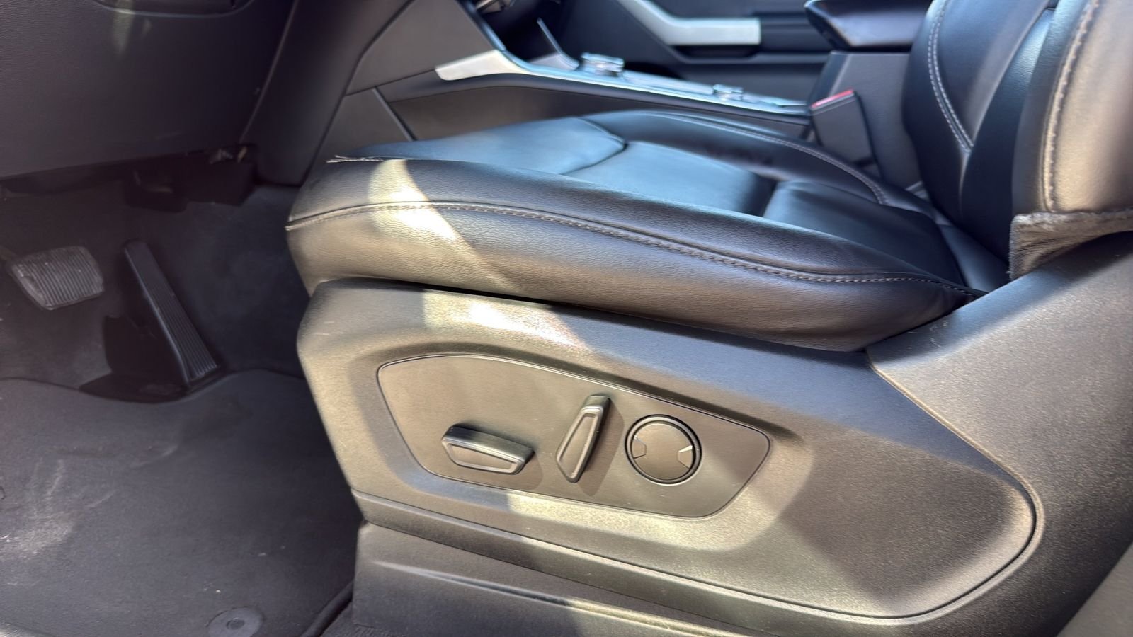 Used 2023 White Ford XLT image 9