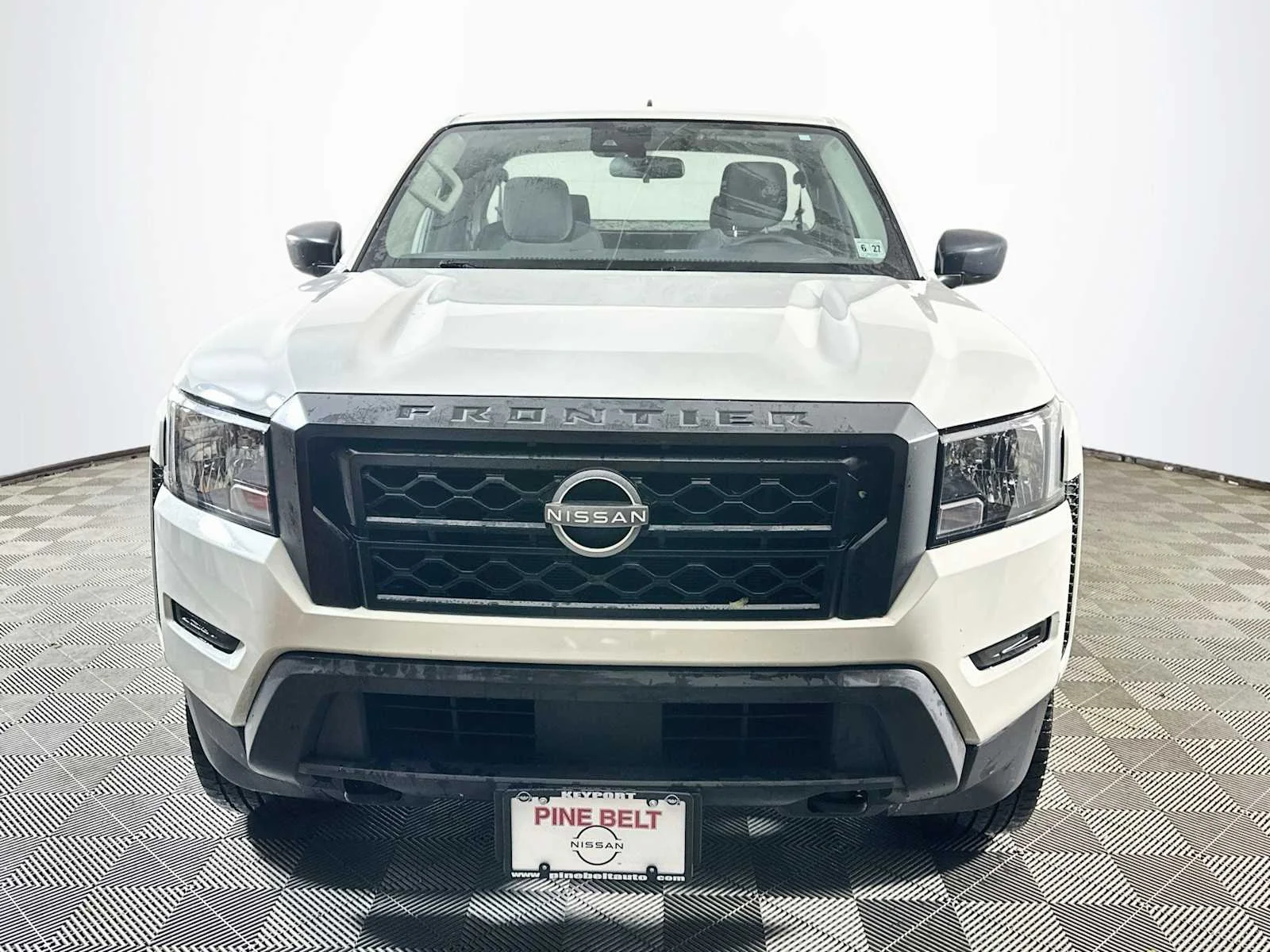 Used 2022 Glacier White Nissan S image 2