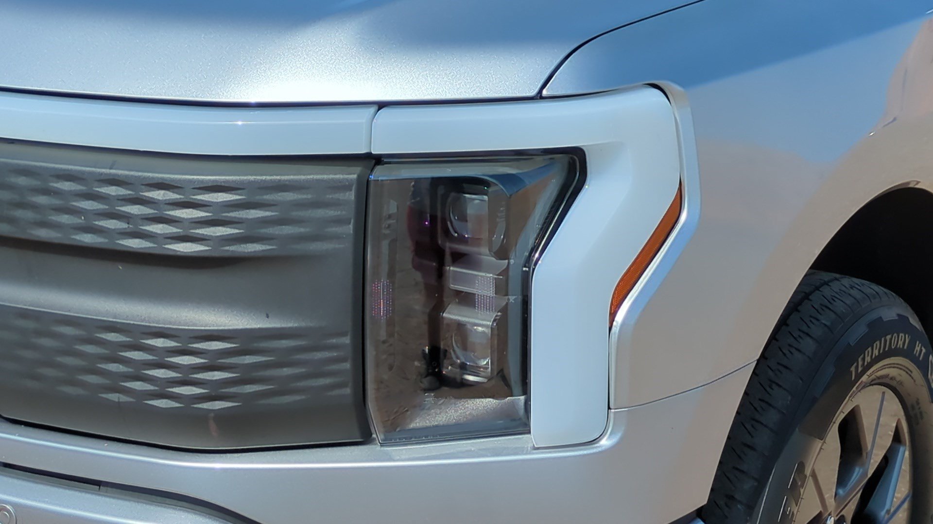 Used 2024 Silver Metallic Ford Flash image 9