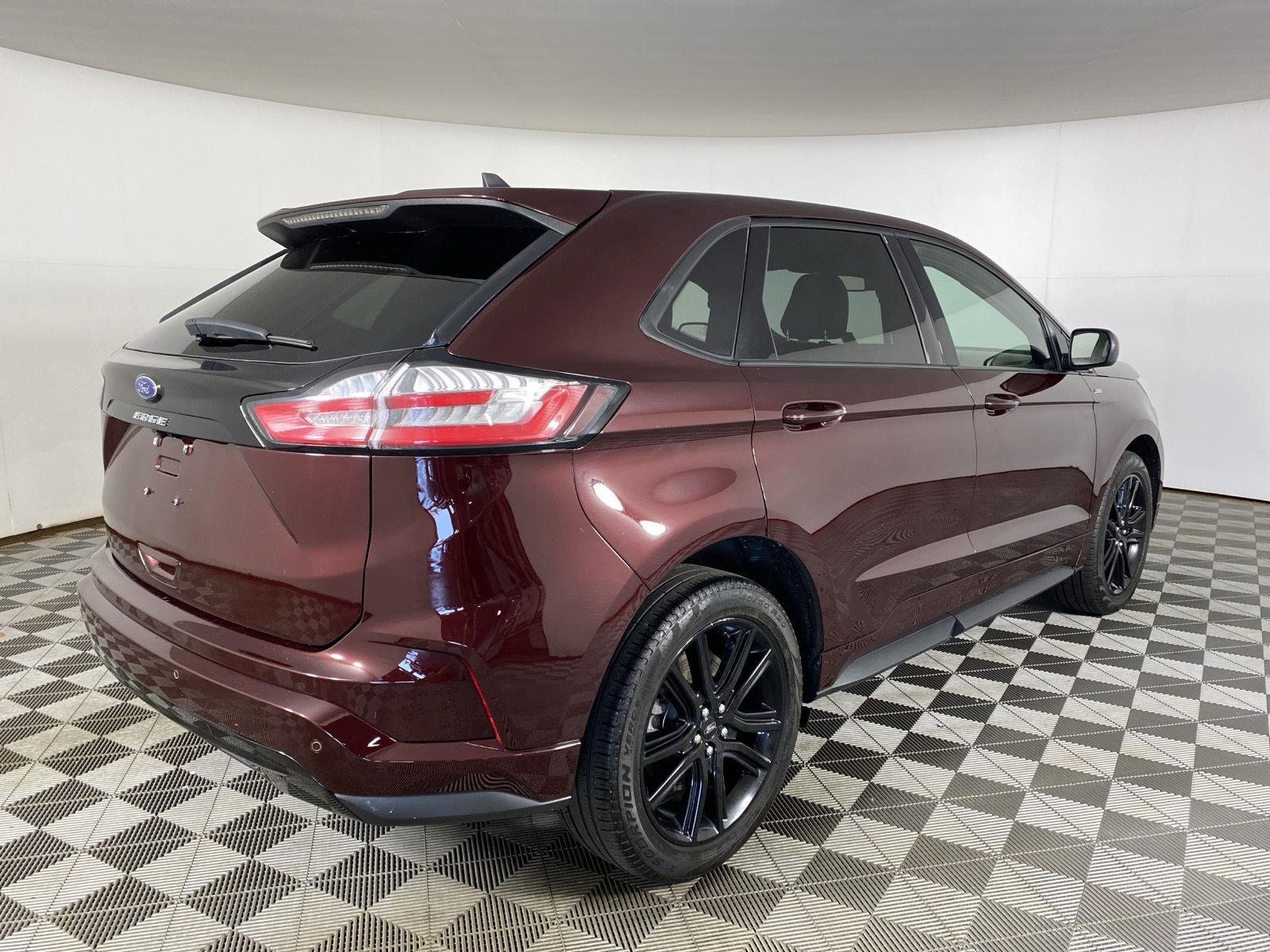 Used 2023 Burgundy Velvet Metallic Tinted Clearcoat Ford ST-Line image 7