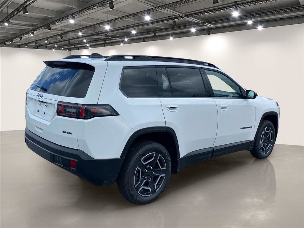 New 2026 Bright White Clear-Coat Exterior Paint Jeep Laredo image 4