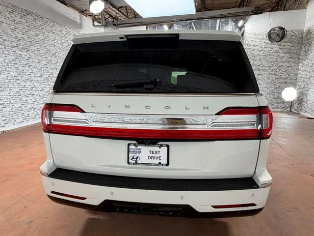 Used 2020 White Lincoln Reserve image 5