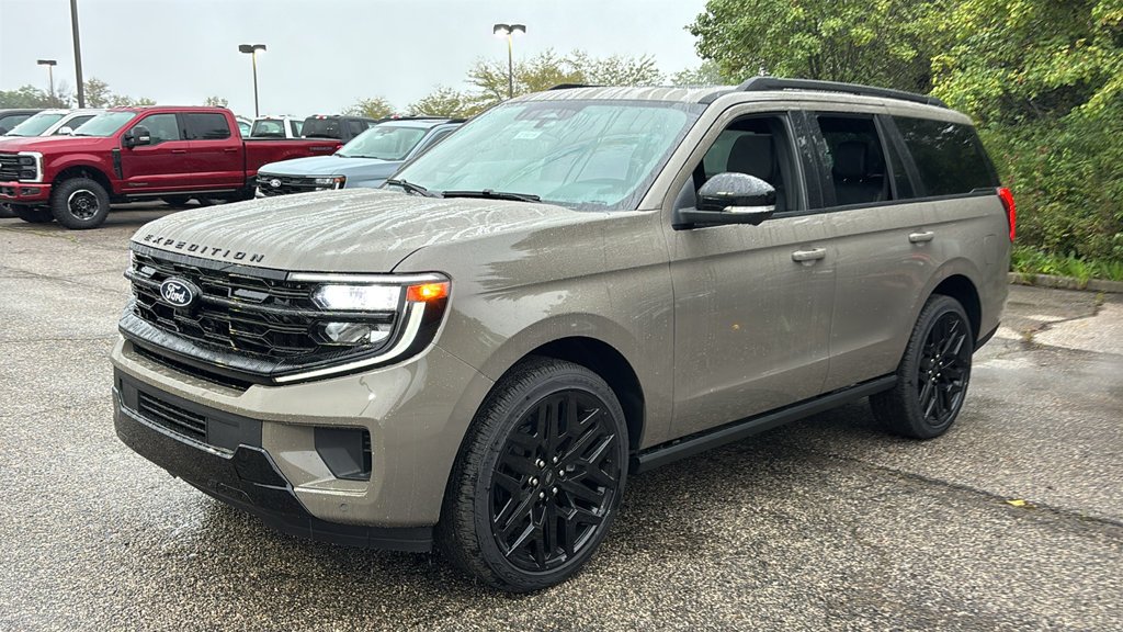 New 2027 Marsh Gray Ford Platinum image 2