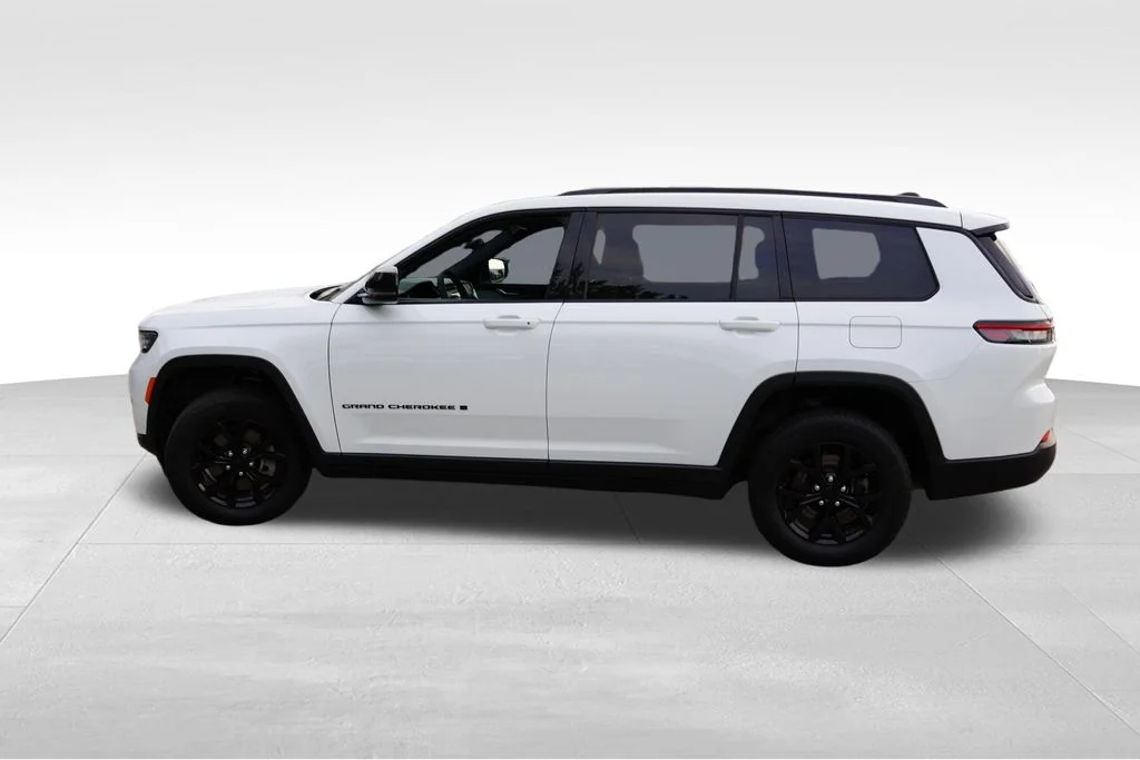 Certified Used 2024 Bright White Clearcoat Jeep Altitude X image 9