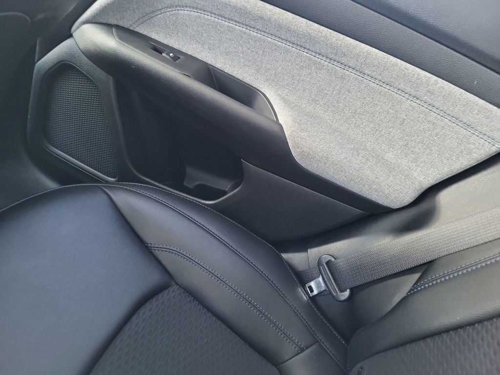 Used 2022 White Jeep Latitude FWD image 14