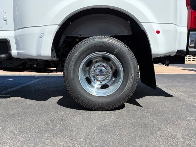 New 2027 Oxford White Ford XLT image 17