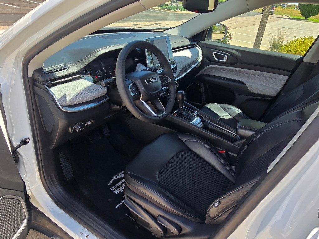 Used 2022 Bright White Clearcoat Jeep Latitude image 23