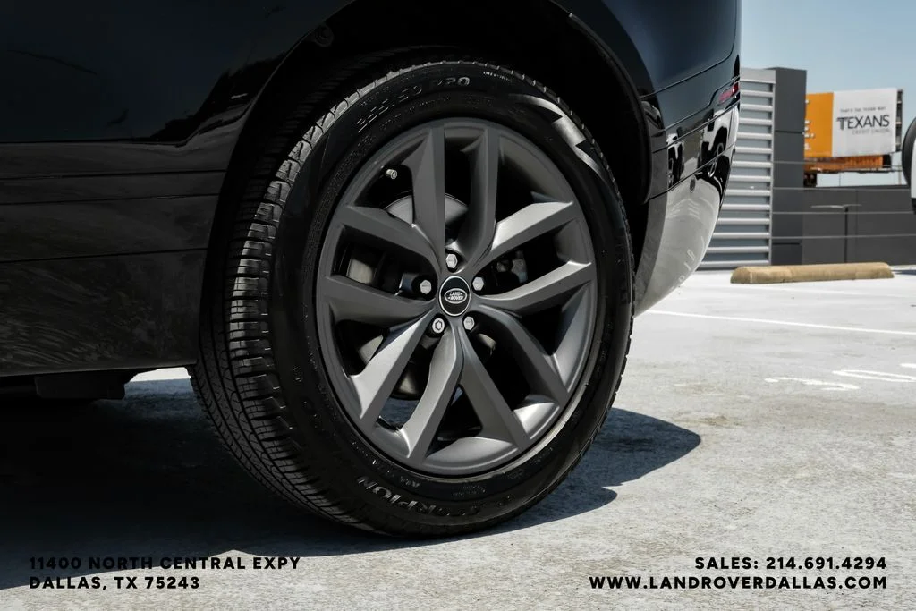 Used 2026 Black Land Rover Dynamic SE image 57