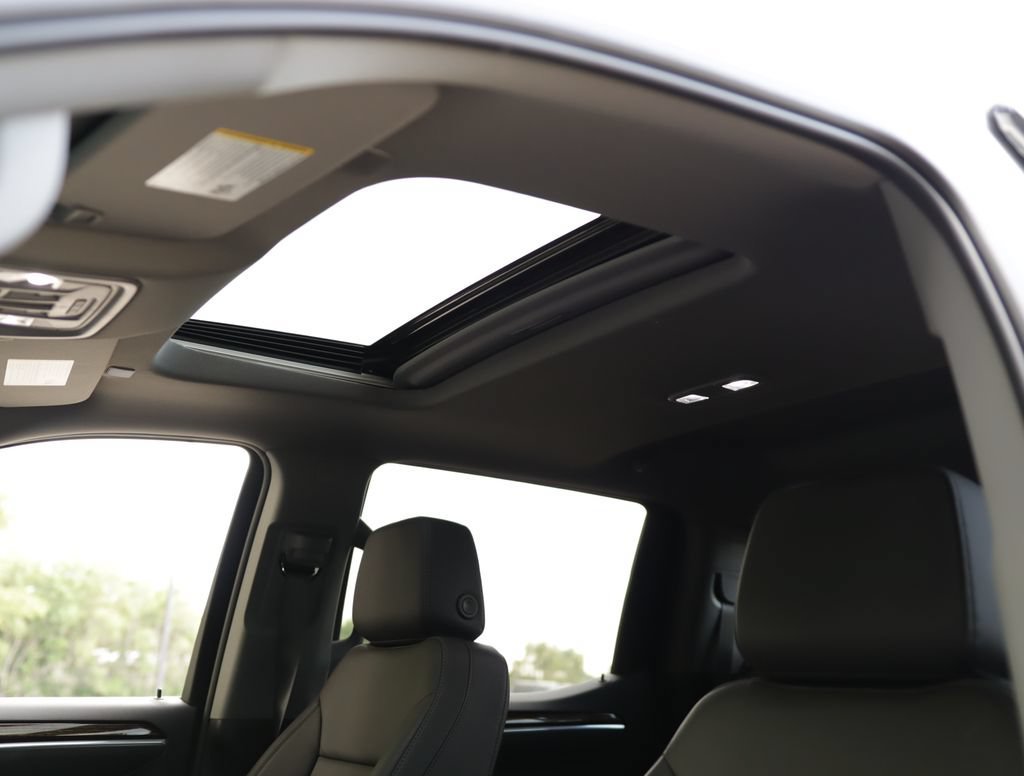 Used 2025 Summit White GMC Elevation image 23