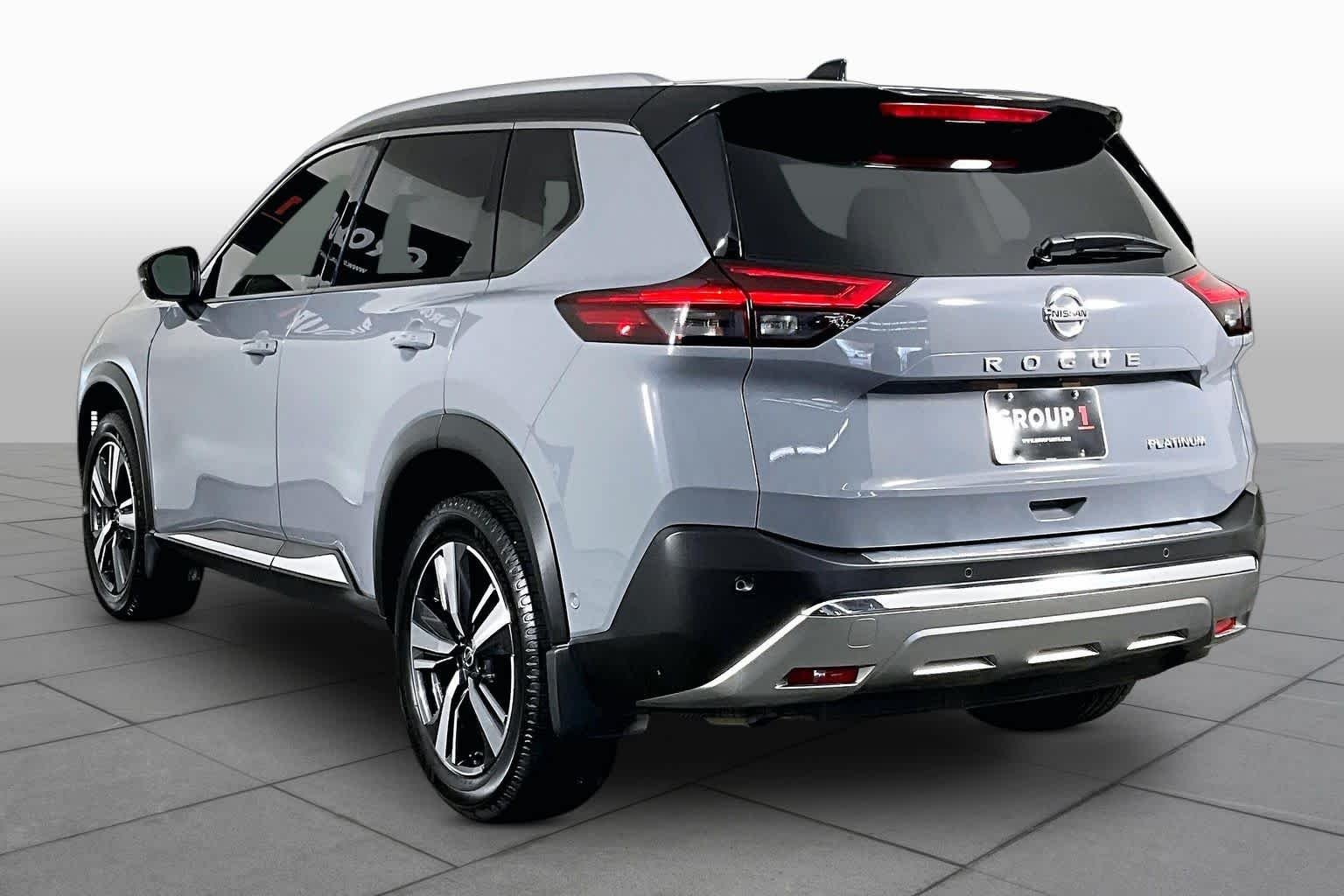 Used 2021 Boulder Gray Pearl/Super Black Nissan Platinum image 11