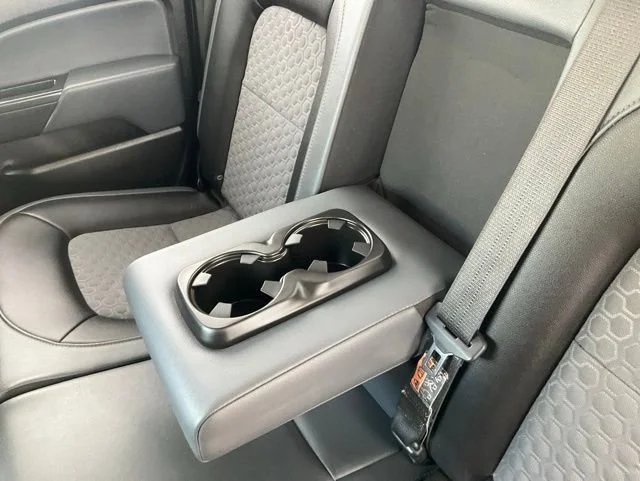 Used 2018 KINETIC BLUE METALLIC Chevrolet 4WD Z71 image 26