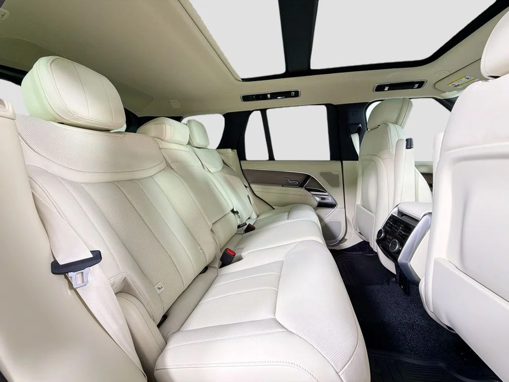 New 2026 Ostuni Pearl White Land Rover SE image 29