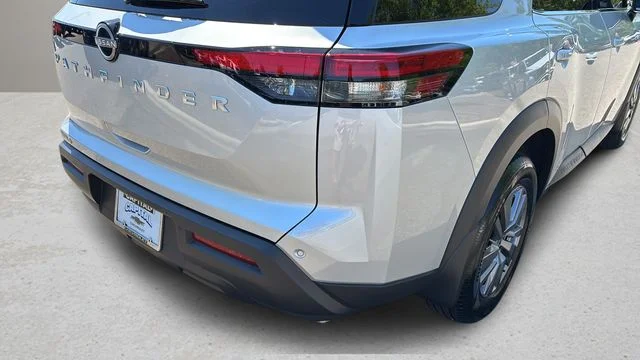Used 2025 Silver Nissan S image 37