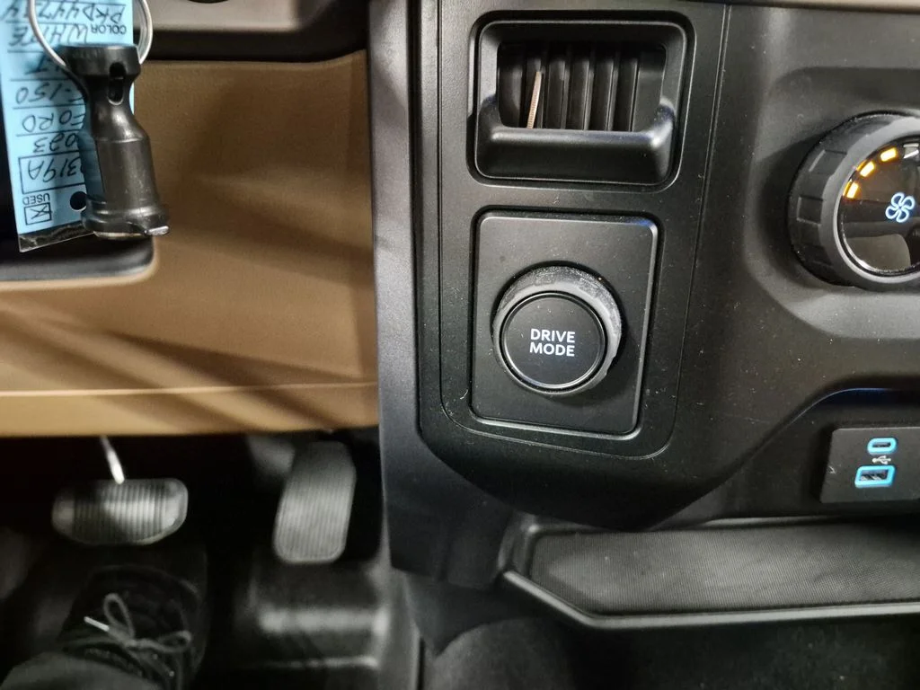 Certified Used 2023 Oxford White Ford XLT image 30