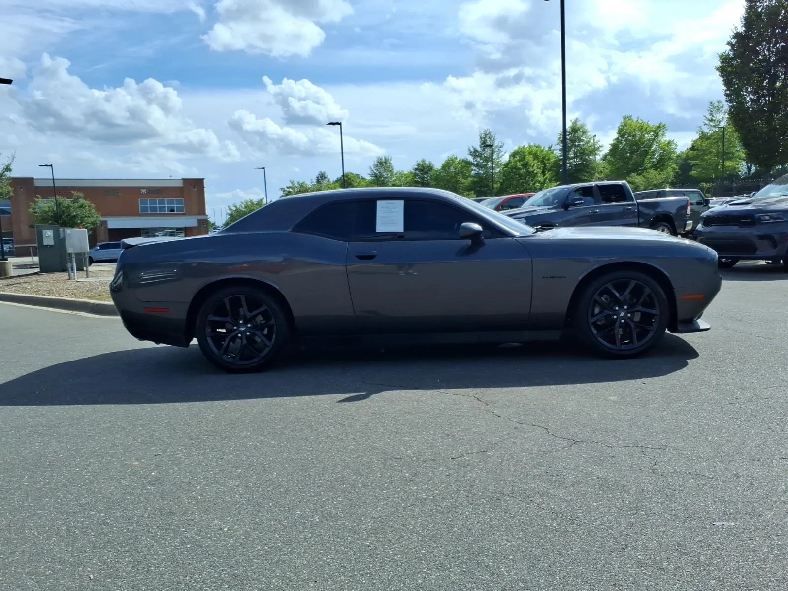 Used 2022  DODGE RT image 8